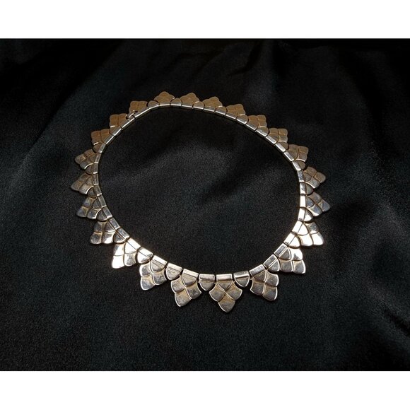Vintage TRIFARI Signed 1940s Alfred Philippe Silver Necklace Scalloped Design - Picture 1 of 5